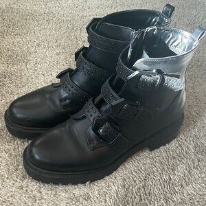 Like new Target combat boots size 8.5🖤🖤